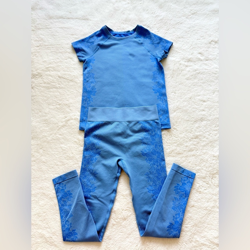 Girls sport costume 2 pieces top/ leggings size 7-8 years